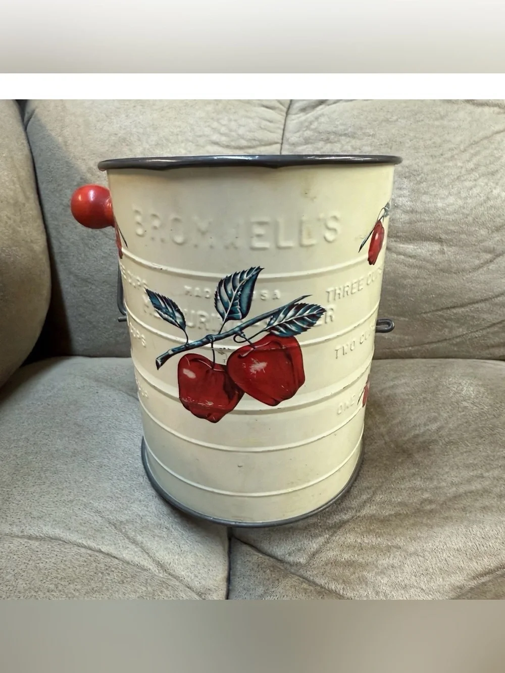 Vintage 50’s Bromwell’s 3-Cup Flour Sifter with Red Apples Design Retro Kitchen